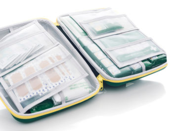 Innehåll i första-hjälpen-väska.