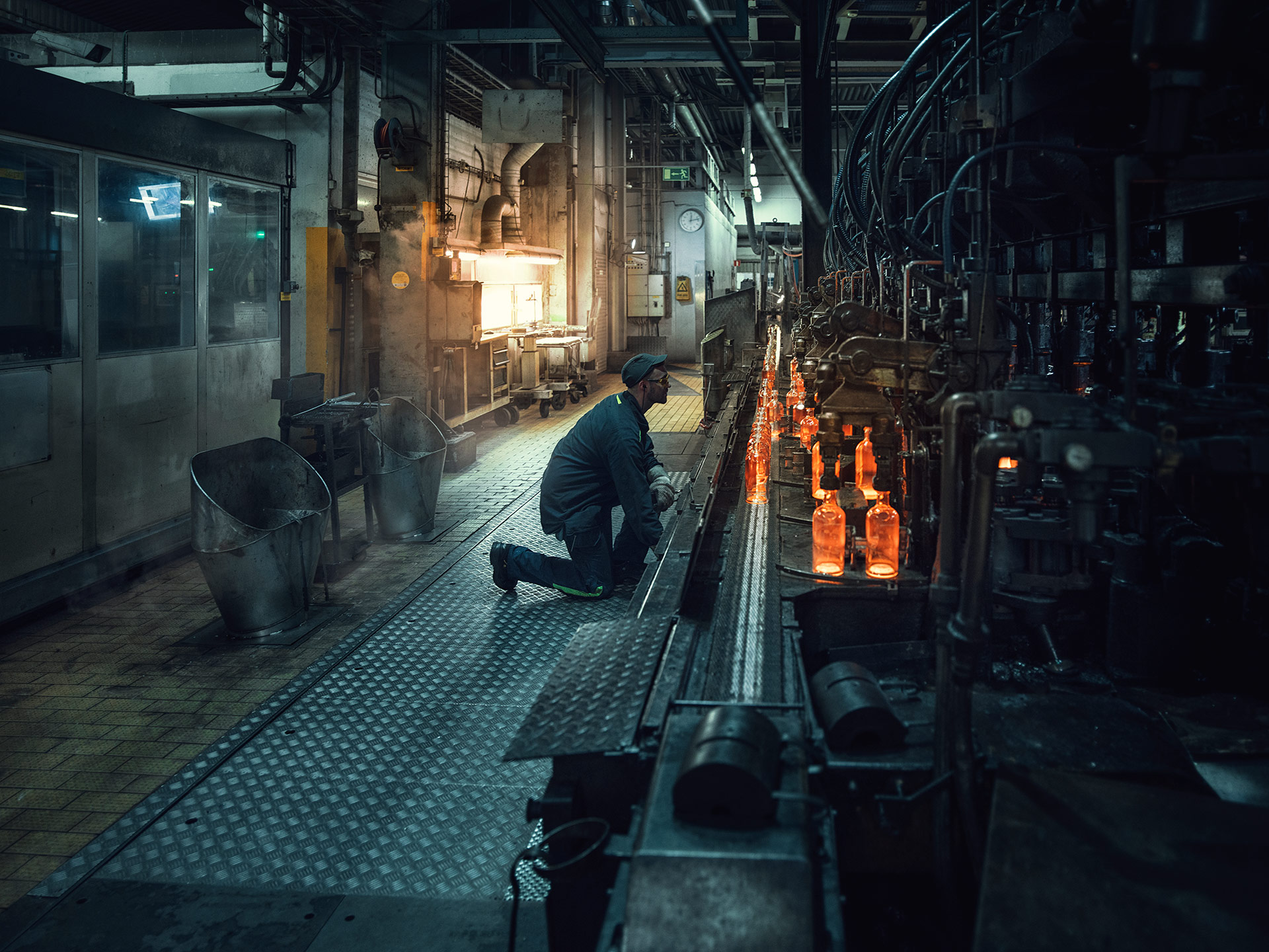 Industriarbetare på en säker arbetsplats